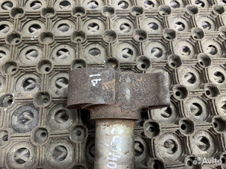 Вал тормозной передний левый