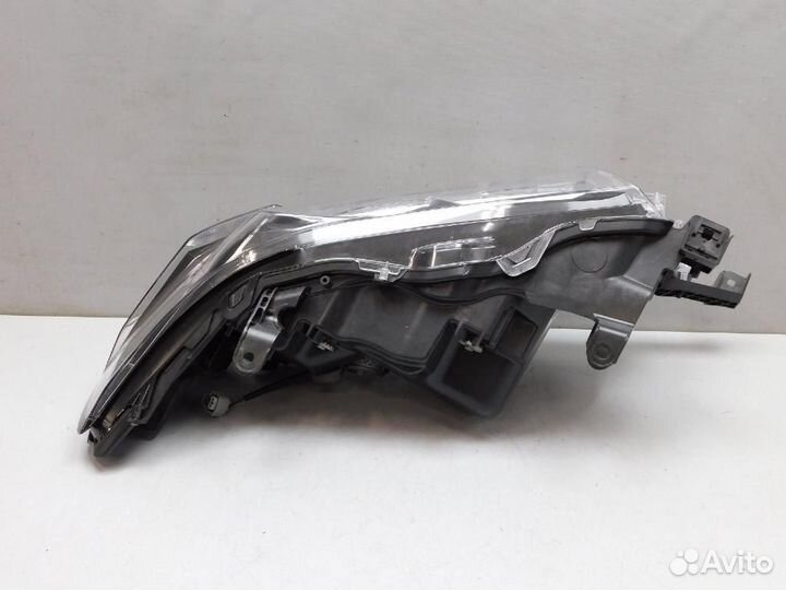 Фара левая Toyota Land Cruiser