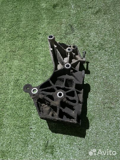 Кронштейн генератор Renault Logan 1