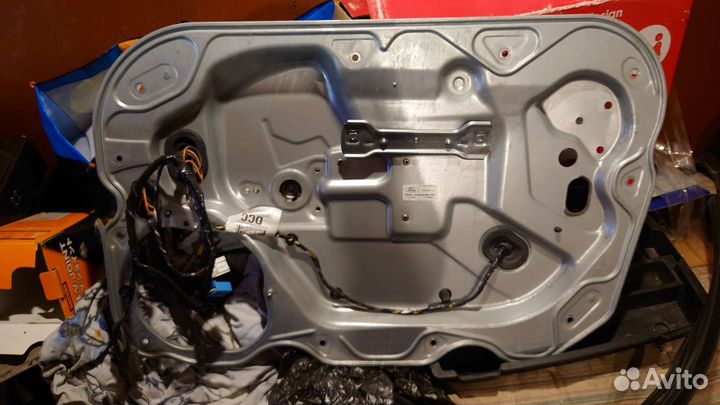 Стеклоподьемник передний правый Ford Focus 2 рест