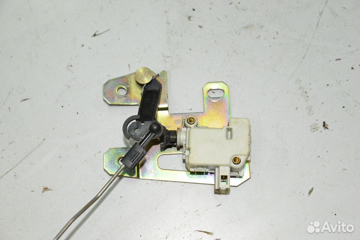 Замок активатор моторчик крышки VW Touareg 02-10