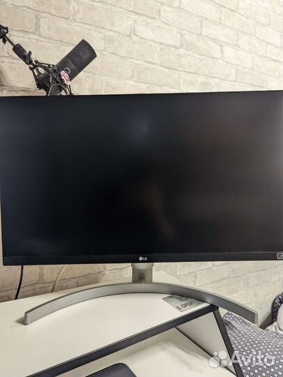 Монитор LG 27UK650