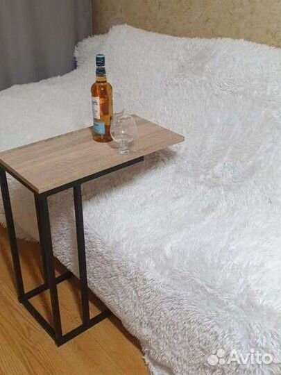 Столик приставной