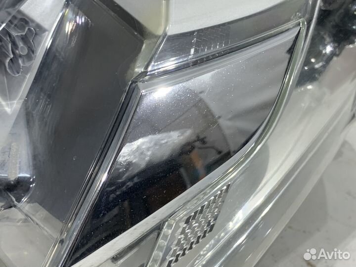 Передняя левая LED фара Mitsubishi Pajero Sport 3