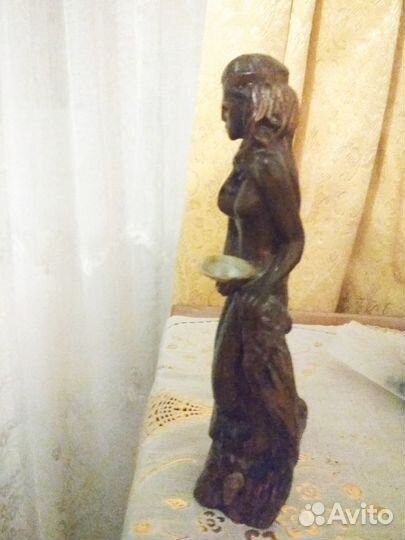 Статуэтка из дерева 