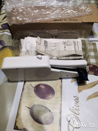 Портативная швейная машинка