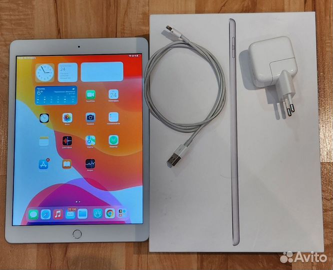 iPad 10.2 32Gb Wi-Fi silver с кейсом