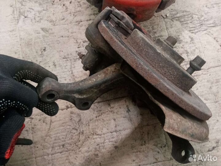 Поворотный кулак audi 80