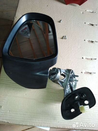 Продаю правое боковое зеркало