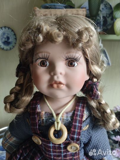Кукла фарфоровая большая