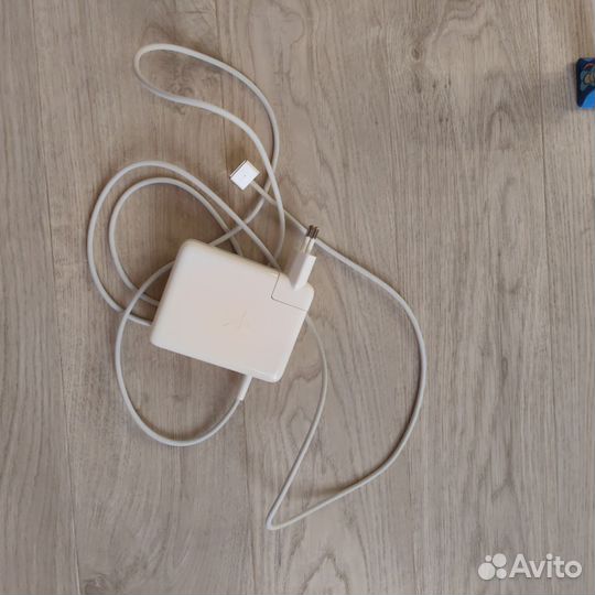 Зарядное устройство, адаптер питания Apple