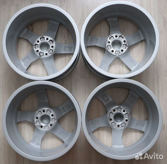 Оригинал R18 Audi Q5/A6 Ronal Mexico