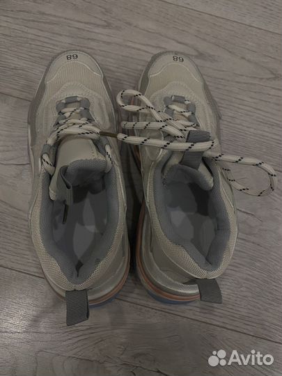 Кроссовки женские 36 размер