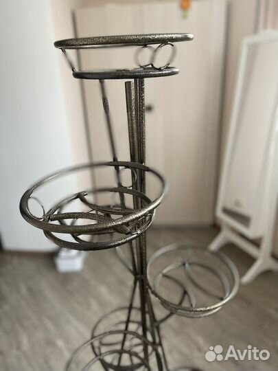 Подставка для цветов металлическая