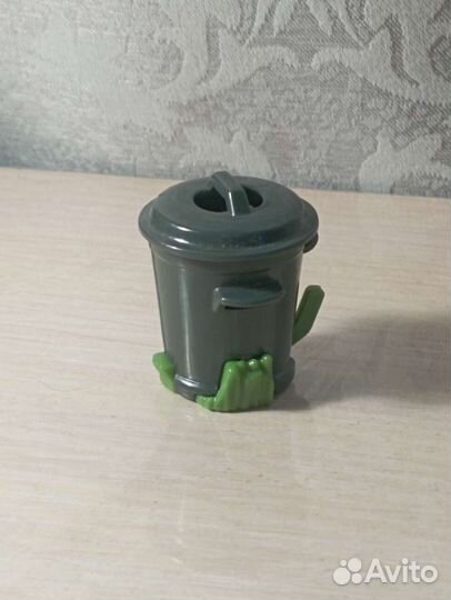 Коллекционная игрушка из кендера.Енот в мусоре