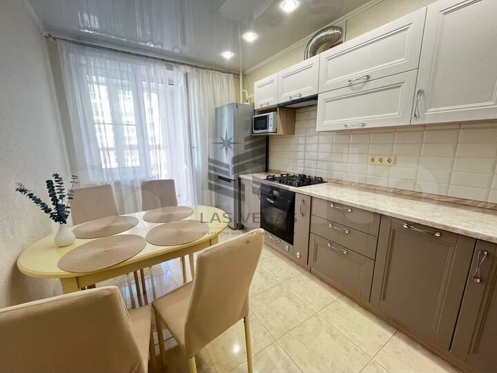 2-к. квартира, 52 м², 4/9 эт.