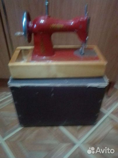 Детская швейная машинка