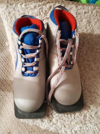 Лыжные ботинки