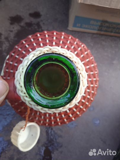 Графин в оплетке и бутыль стеклянная