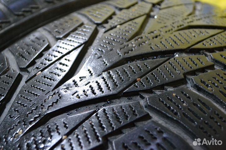 Nokian Tyres Hakkapeliitta R2 SUV 235/65 R17