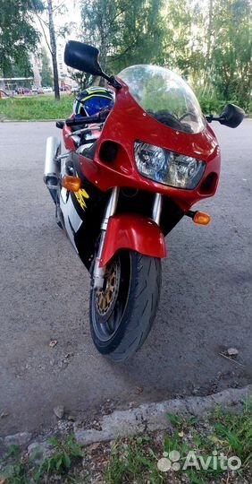 Suzuki gsx-r 750 srad
