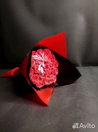 Красные Розы из Белого Шоколада - 19 шт