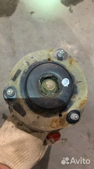 Амортизатор передний правый Toyota Camry V55 2.5