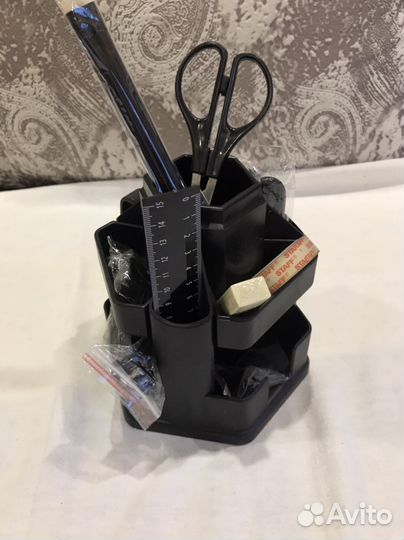 Органайзер с канцелярскими принадлежностями