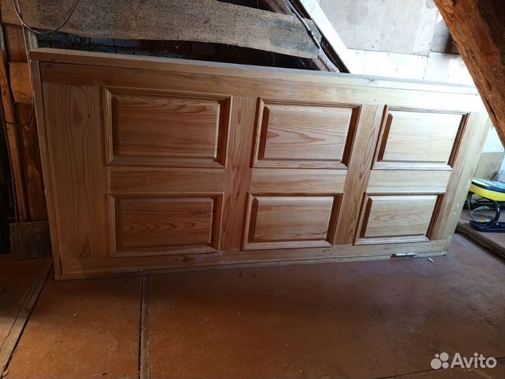 Дверь входная деревянная с коробкой