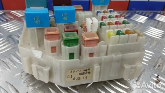 Блок предохранителей toyota RAV 4 ZCA2 (4BR07M101)