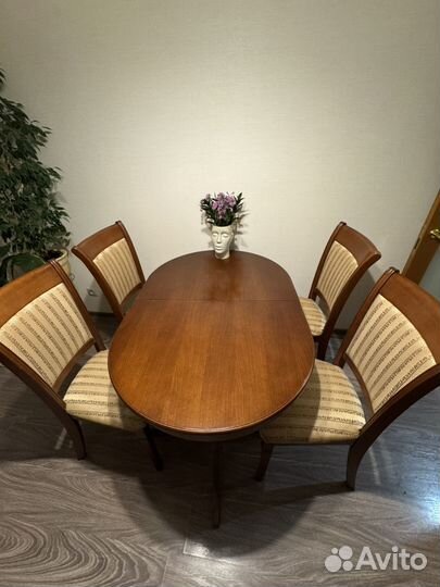 Обеденная группа из массива