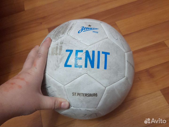 Мяч зенита с подписями игроков зенита