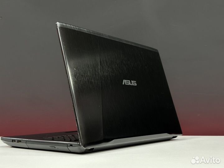 Игровой Asus 17.3 IPS Core i7 16G GTX1050 4G