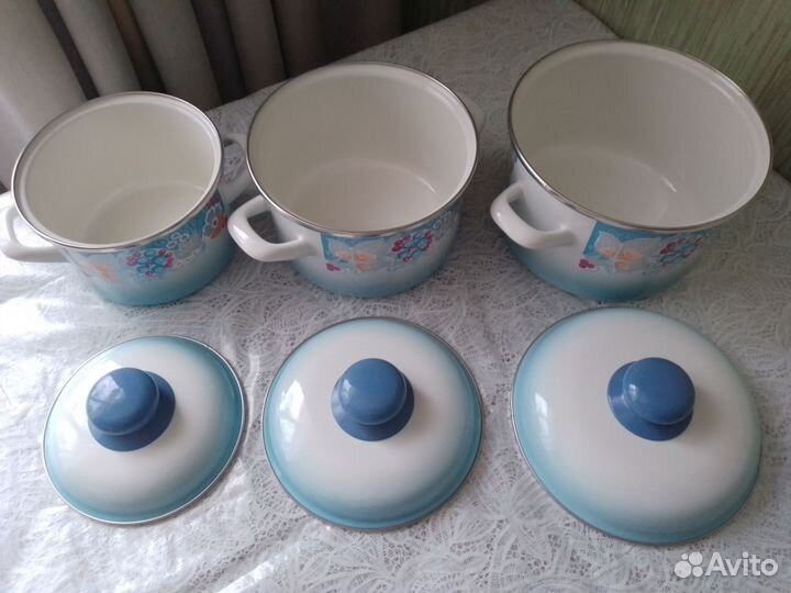 Набор эмалированных кастрюль новый