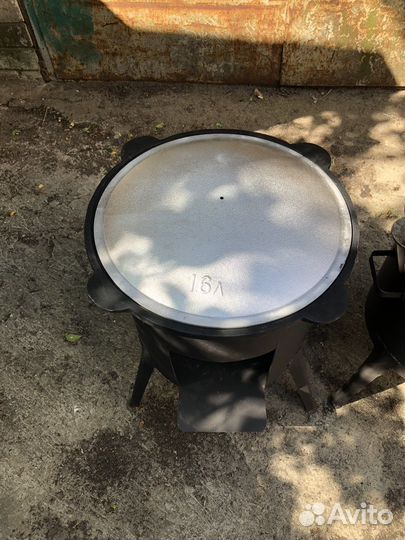Казан чугунный на 6л с печкой