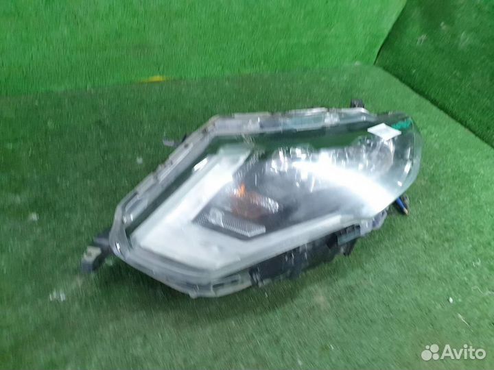 Фара левая Nissan X-Trail