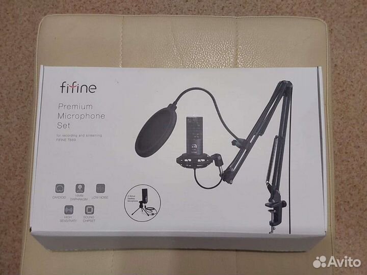 Студийный конденсаторный микрофон