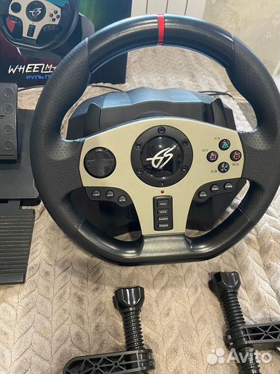 Игровой руль с педалями