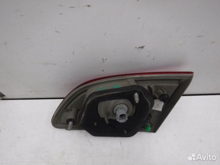 Фонарь задний левый внутренний на Nissan Almera