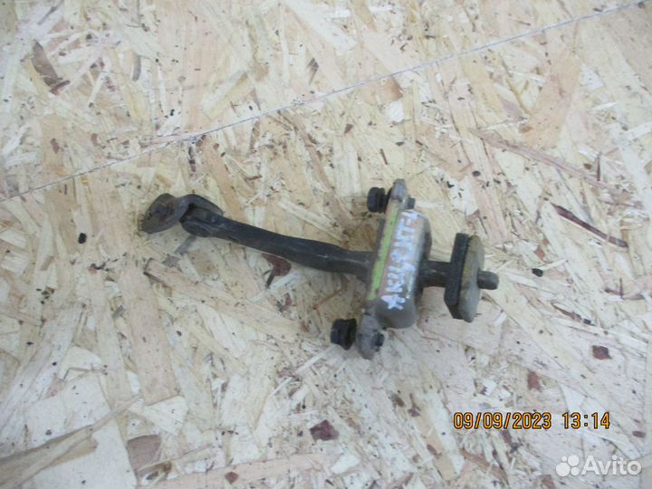 Ограничитель двери Хендай Акцент