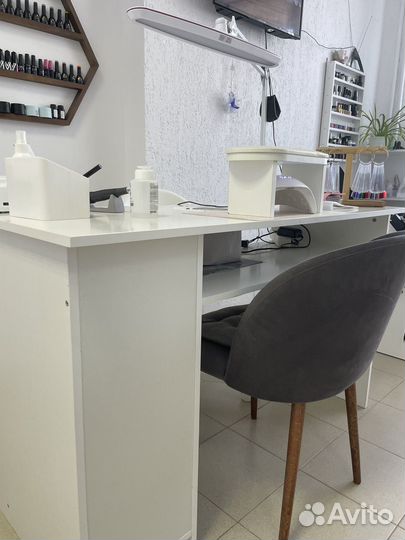 Стол для маникюра с вытяжкой