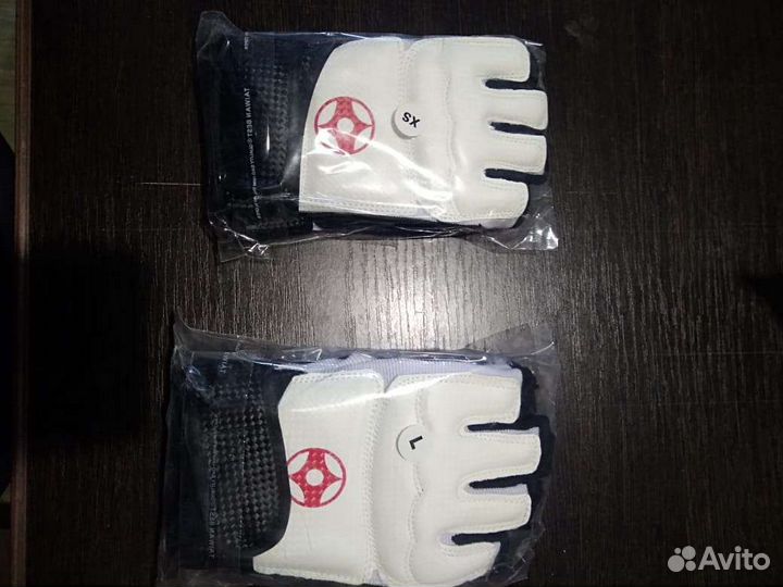 Перчатки для единоборств