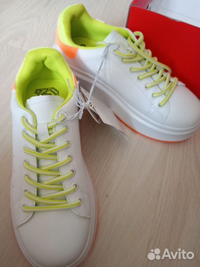Кроссовки для девочки