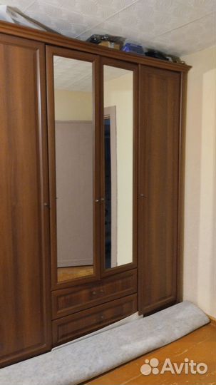 Шкаф распашной с зеркалом