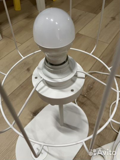 Настольная лампа IKEA с беспроводной запядкой