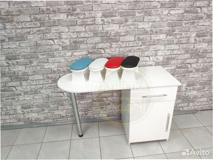 Маникюрный стол