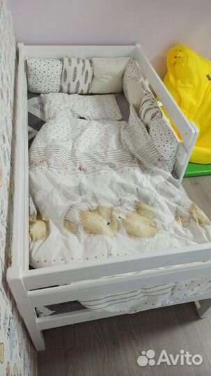 Детская кроватка из массива