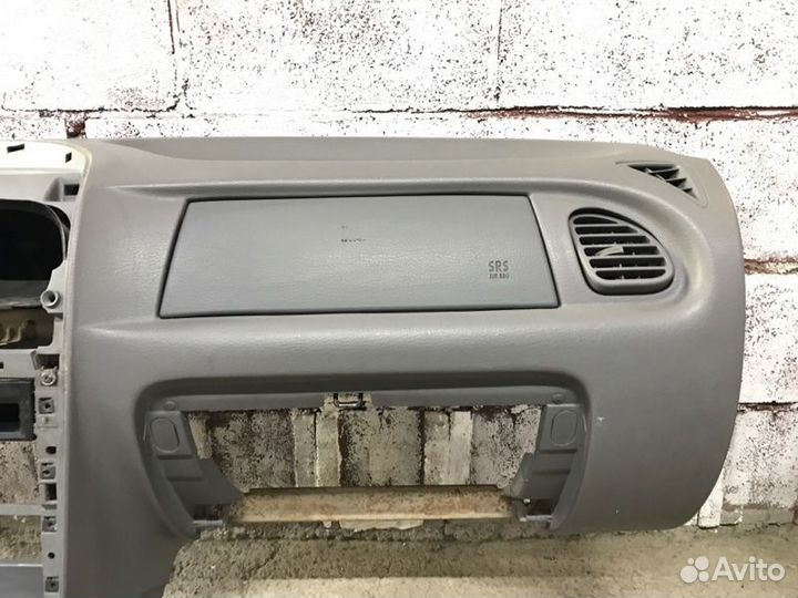 Торпедо Kia Rio 1 седан 1.5 2000