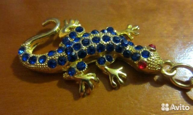 Брелок со стразами 