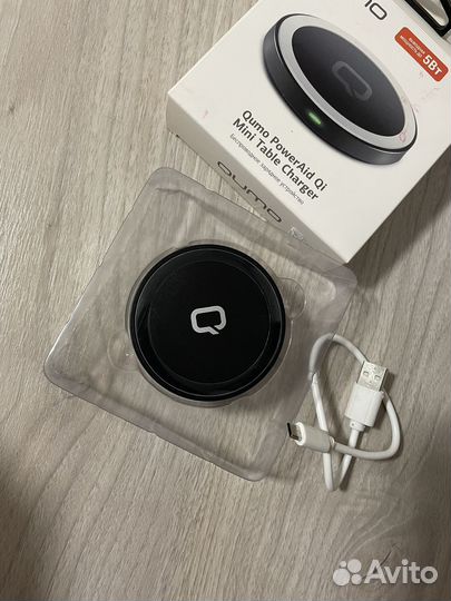 Беспроводное зарядное устройство Qumo